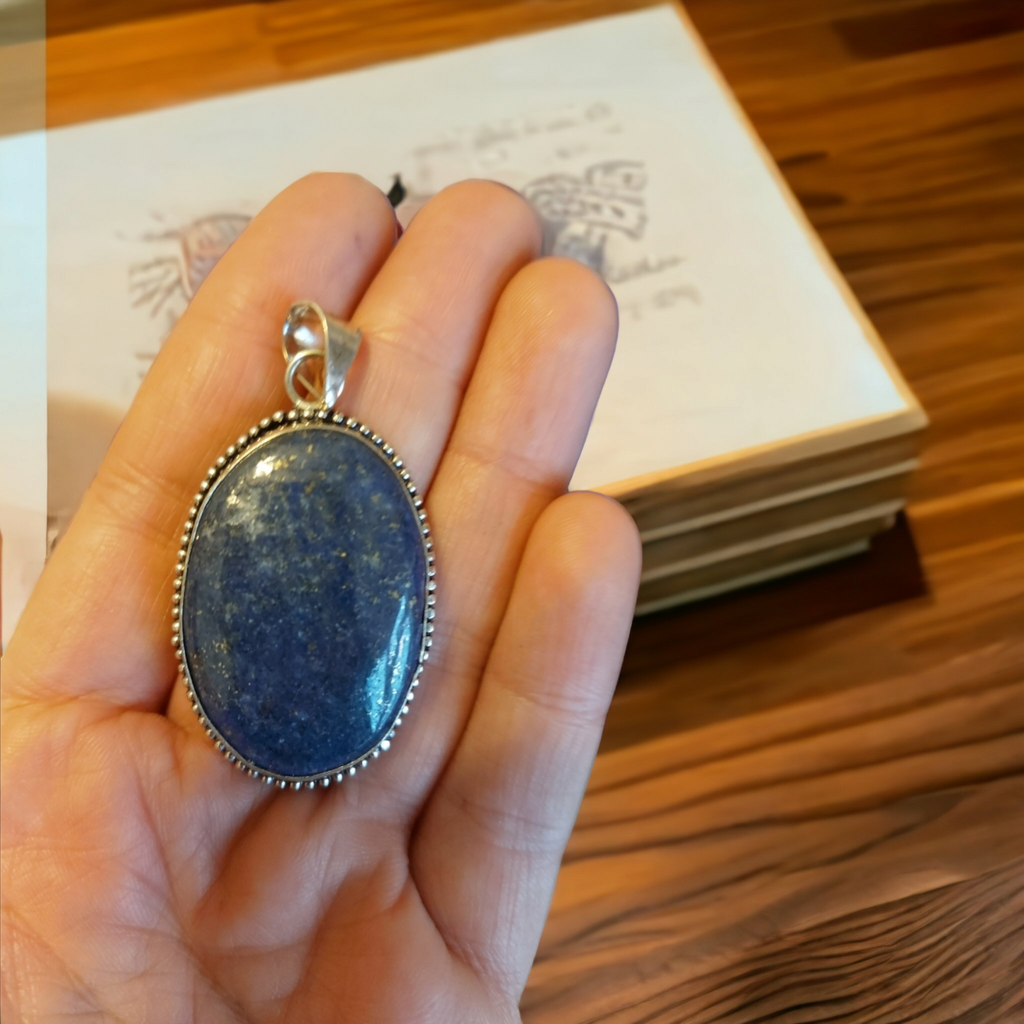 Lapislazuli sten hänge, Nyhet
