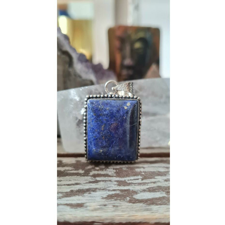 Hänge i lapis lazuli fyrkantigt