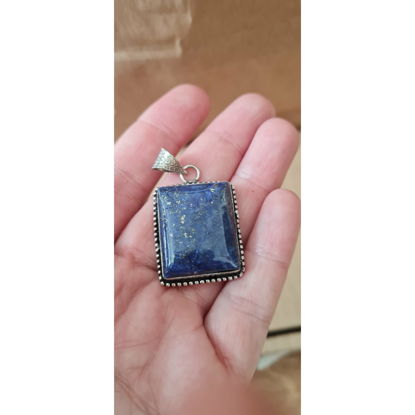 Hänge i lapis lazuli fyrkantigt