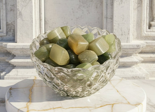 Grön aventurin stenar trumlade